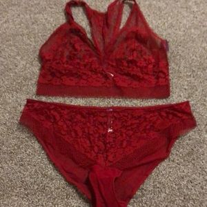 Cute bra and underwear set.